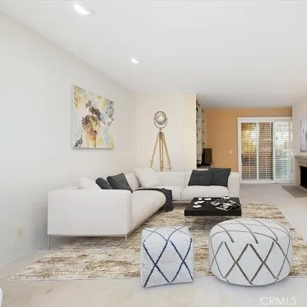 Image 3 - 14185 Dickens Street, Los Angeles, CA 91423, USA - Condo for sale