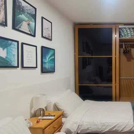 Rent this 1 bed room on El Rincón Abulense in Calle del Caballero de Gracia, 28013 Madrid