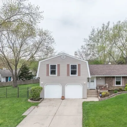 Buy this 4 bed house on 232 Fremont Court in Bloomingdale, IL 60108