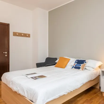 Rent this 6 bed room on Kasai in Viale Tibaldi, 40