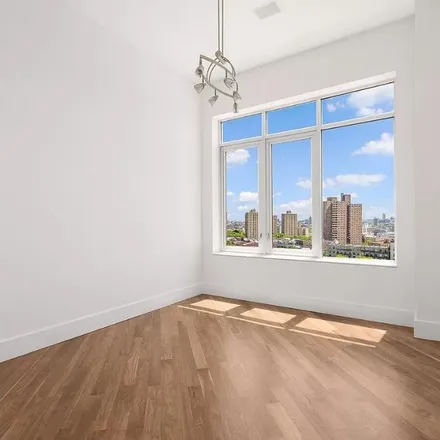Rent this 3 bed apartment on Wall Street in Rector Street, New York