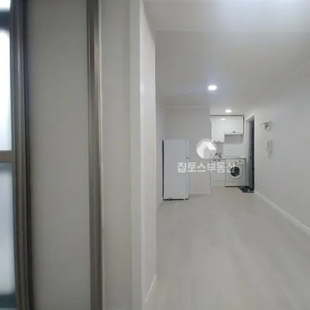 Rent this studio apartment on 서울특별시 관악구 봉천동 897-14