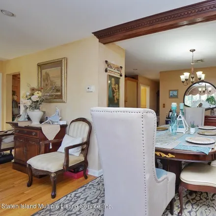 Image 7 - 564 Mosel Avenue, New York, NY 10304, USA - House for sale