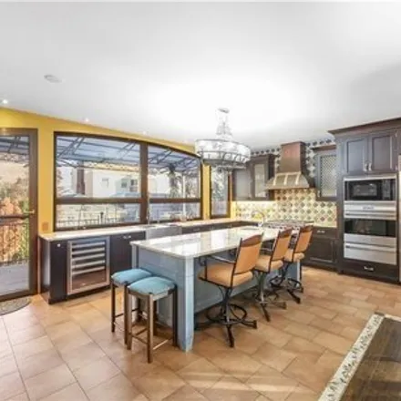Image 3 - 181 Hastings Street, New York, NY 11235, USA - House for sale