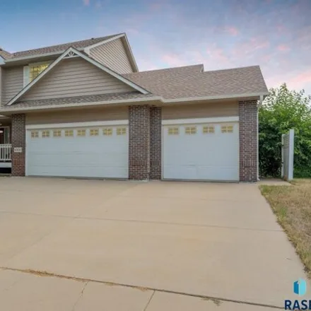 Buy this 5 bed house on 6336 South Heatherridge Avenue in Sioux Falls, SD 57108