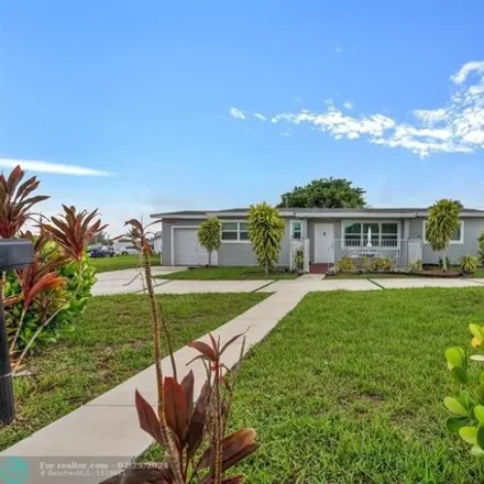 Image 3 - 3925 NW 196th St, Miami Gardens, Florida, 33055 - House for sale