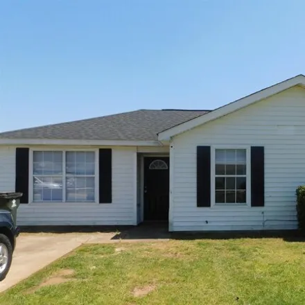 Rent this 3 bed house on 143 Mauldon Court in Honey Ridge Plantation, Warner Robins