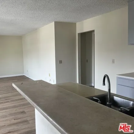 Rent this 2 bed condo on Rosewood Avenue in Los Angeles, CA 90004