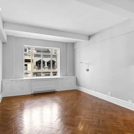 Image 2 - 44 East 67th Street, New York, NY 10065, USA - Apartment for rent