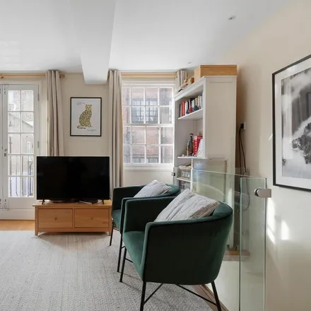Image 2 - 27 Royal Crescent Mews, London, W11 4SY, United Kingdom - House for rent