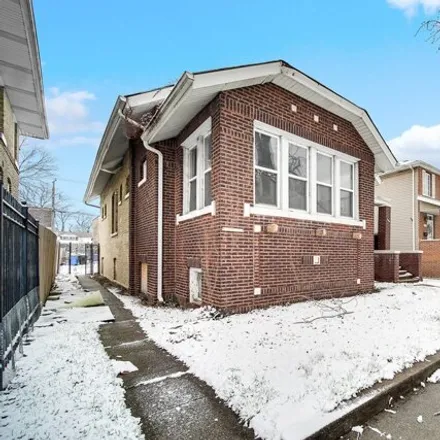 Buy this 3 bed house on 7440 South Oglesby Avenue in Chicago, IL 60617