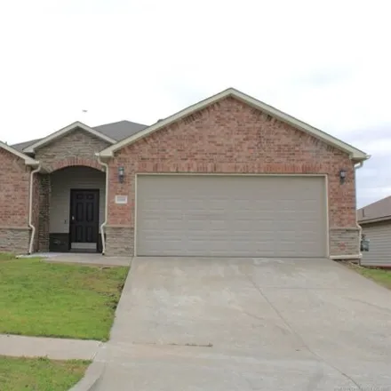 Rent this 4 bed house on 14762 South Lakewood Avenue in Bixby, OK 74008