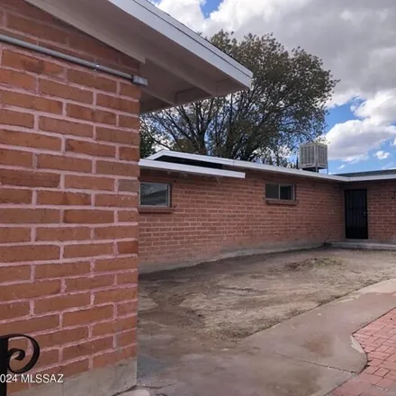 Image 1 - 443 North McNab Drive, Nogales, AZ 85621, USA - House for sale