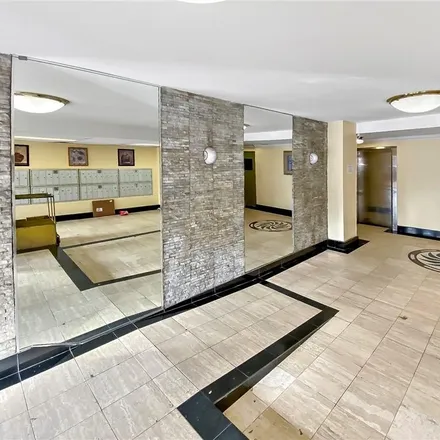 Image 6 - 2555 East 12th Street, New York, NY 11235, USA - Condo for sale
