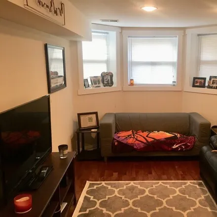 Rent this 1 bed apartment on 2118 W Belmont Ave