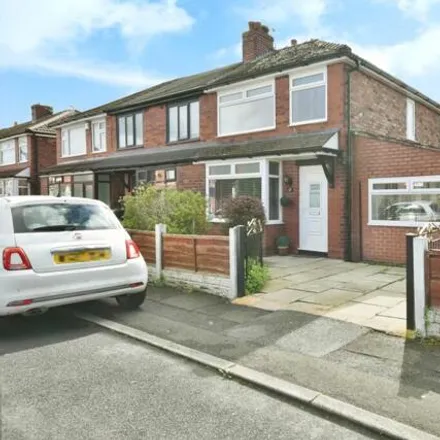 Buy this 2 bed duplex on Milton Road in Audenshaw, M34 5RQ