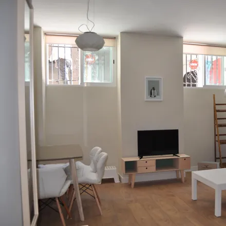 Rent this 2 bed apartment on Madrid in Calle de Martín de los Heros, 9