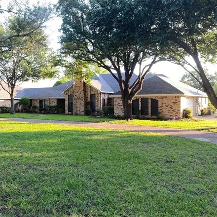 Buy this 5 bed house on 310 Spring Creek Drive in Waxahachie, TX 75165