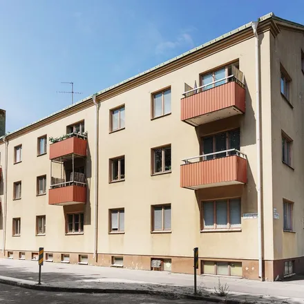 Rent this 3 bed apartment on Vallbacksskolan in Brunnsgatan 46, 802 52 Gävle