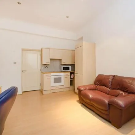 Image 4 - 3 Queen's Gate Place Mews, London, SW7 5NY, United Kingdom - Apartment for rent