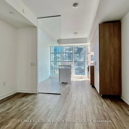 Image 6 - 88 Queen North, 77 Shuter Street, Old Toronto, ON M5B 0B8, Canada - Apartment for rent