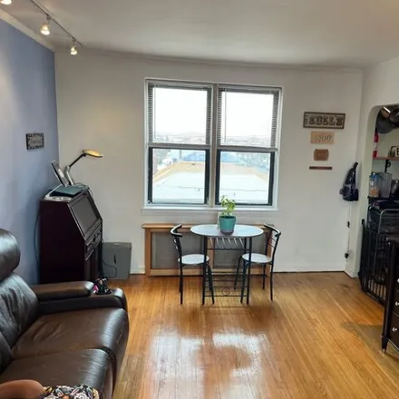 Image 7 - 257 Beach 128th Street, New York, NY 11694, USA - Apartment for sale