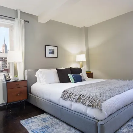 Rent this 3 bed apartment on 21 Stuyvesant Oval in New York, NY 10009