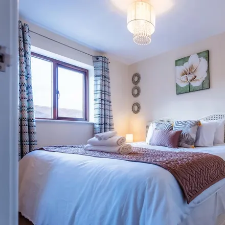 Rent this 5 bed house on Milton Keynes in MK10 9QL, United Kingdom