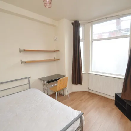 Image 2 - Filey Road, Manchester, M14 6QJ, United Kingdom - Townhouse for rent