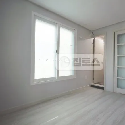 Rent this studio apartment on 서울특별시 관악구 봉천동 1575-2