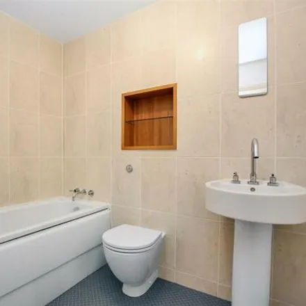 Image 9 - Cameronian Square, Worsdell Drive, Gateshead, NE8 2DB, United Kingdom - Room for rent