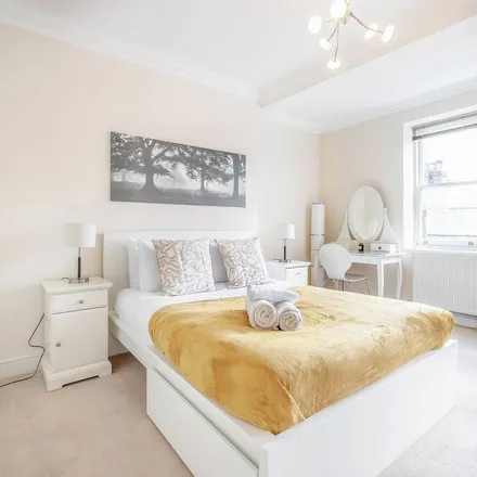 Rent this 2 bed apartment on WC2N
