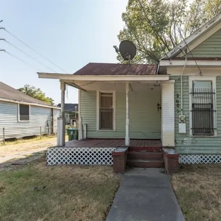 Buy this 2 bed house on 2019 Chestnut Street in Houston, TX 77009