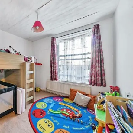 Image 9 - Pembury Close, London, E5 8JP, United Kingdom - Apartment for sale