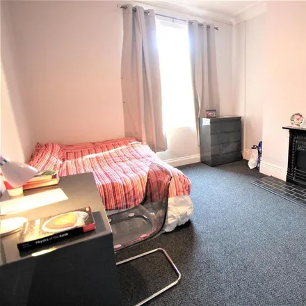 Image 5 - Back Estcourt Avenue, Leeds, LS6 3EY, United Kingdom - Townhouse for rent