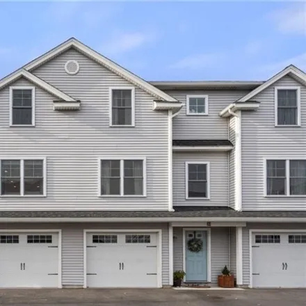 Rent this 2 bed condo on Mariner Way in Middletown, RI 02841