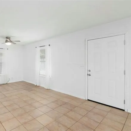 Image 6 - 6205 Langham Street, Austin, TX 78741, USA - Apartment for rent