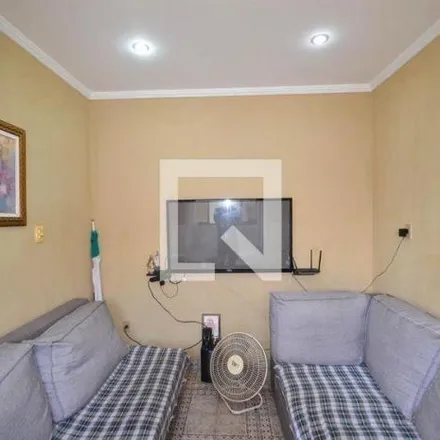 Rent this 3 bed house on Rua Luís de Camões in Santa Maria, Belford Roxo - RJ