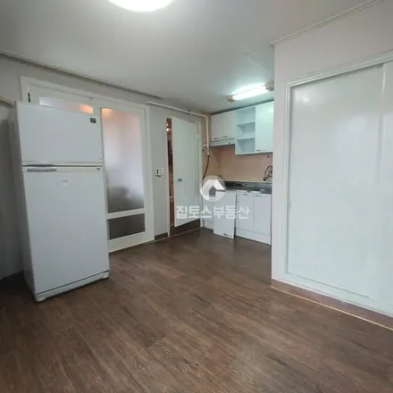 Rent this studio apartment on 서울특별시 강남구 역삼동 685-3