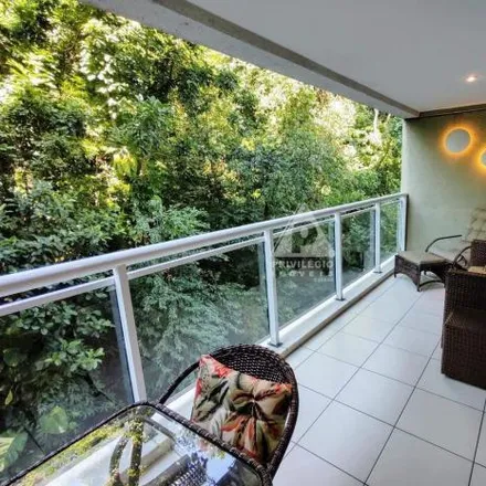 Buy this 2 bed apartment on Rua Pinheiro Guimarães 70 in Botafogo, Rio de Janeiro - RJ