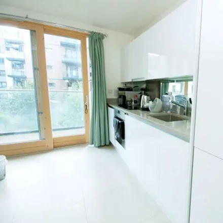 Image 3 - Park Vista Tower, 5 Cobblestone Square, St. George in the East, London, E1W 3AY, United Kingdom - Apartment for sale