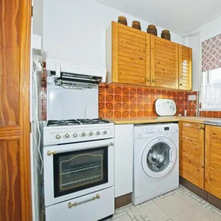 Image 6 - Sir Stafford Close, Caerphilly, CF83 3BB, United Kingdom - Townhouse for sale