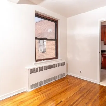 Image 5 - 52-30 39th Avenue, New York, NY 11377, USA - Apartment for sale