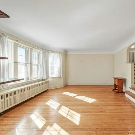 Image 2 - 7230 West Ibsen Street, Chicago, IL 60631, USA - House for sale