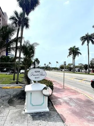 Image 1 - Imperial House, 5255 Collins Avenue, Miami Beach, FL 33140, USA - Condo for rent