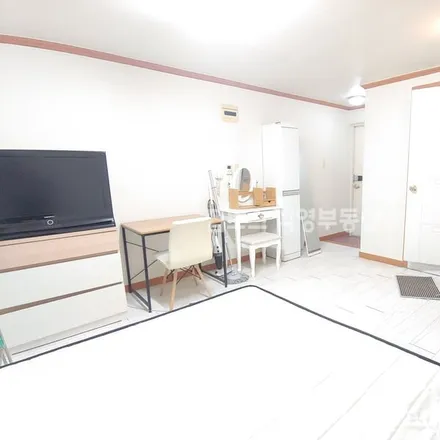 Rent this studio apartment on 서울특별시 강남구 신사동 552-11