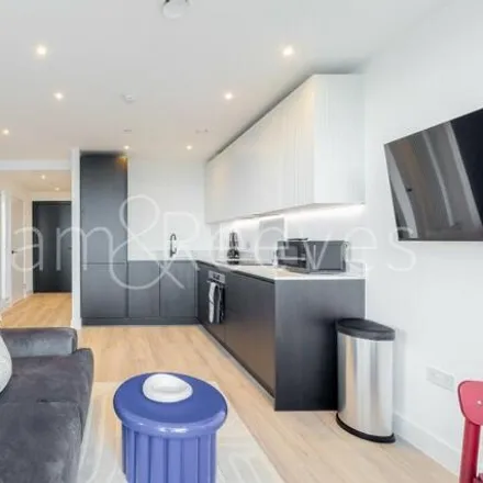 Image 7 - Friary Road, London, W3 6NN, United Kingdom - Apartment for rent