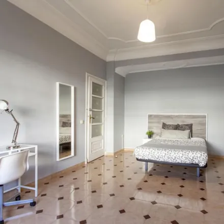 Rent this 7 bed room on Carrer de Císcar in 37, 46005 Valencia