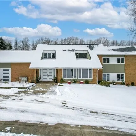 Buy this 5 bed house on Albertson Parkway in Cuyahoga Falls, OH 44223