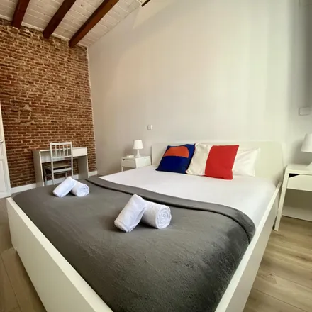 Rent this 2 bed apartment on Madrid in Avenida de la Ciudad de Barcelona, 51